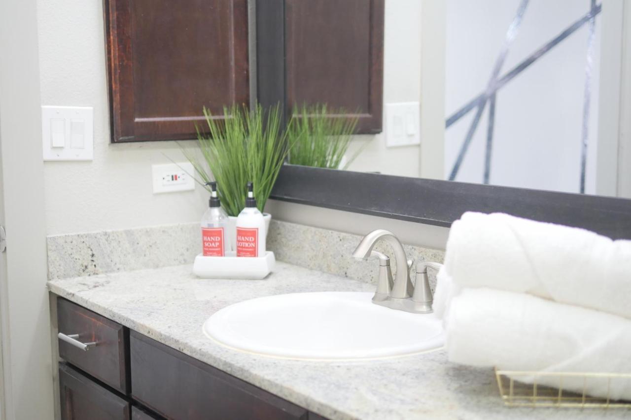 Appartement Urban Oasis Your Perfect Getaway In The Heart Of Downtown! à Houston Extérieur photo